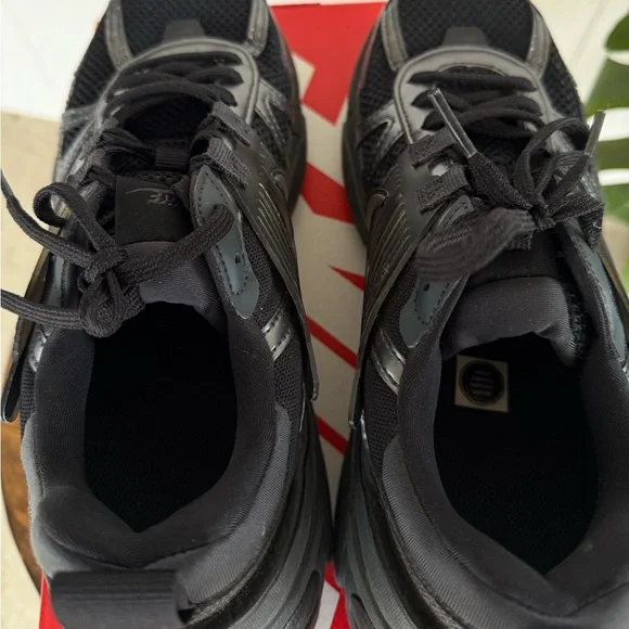 Nike V2K Run - Picture 2 of 3